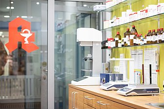 Ihre Apotheken in Zwiesel im Bayerischen Wald. Hämophilie, Onkologie, MS, HIV, Babyfreundliche Apotheke mit Stillberatung und mehr. Mit E-Rezept Service