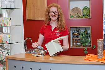 Ihre Apotheken in Zwiesel im Bayerischen Wald. Hämophilie, Onkologie, MS, HIV, Babyfreundliche Apotheke mit Stillberatung und mehr. Mit E-Rezept Service