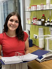 Ihre Apotheken in Zwiesel im Bayerischen Wald. Hämophilie, Onkologie, MS, HIV, Babyfreundliche Apotheke mit Stillberatung und mehr. Mit E-Rezept Service